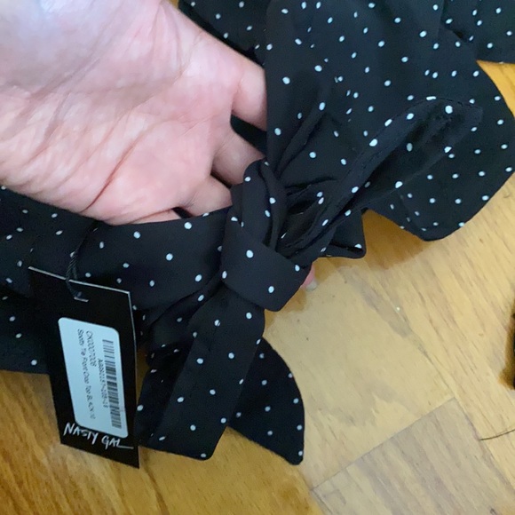 Nasty Gal Poka Dot Front Tie Crop Top - Picture 5 of 9